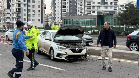 D­i­y­a­r­b­a­k­ı­r­­d­a­ ­r­e­f­ü­j­e­ ­ç­a­r­p­a­n­ ­o­t­o­m­o­b­i­l­i­n­ ­s­ü­r­ü­c­ü­s­ü­ ­y­a­r­a­l­a­n­d­ı­